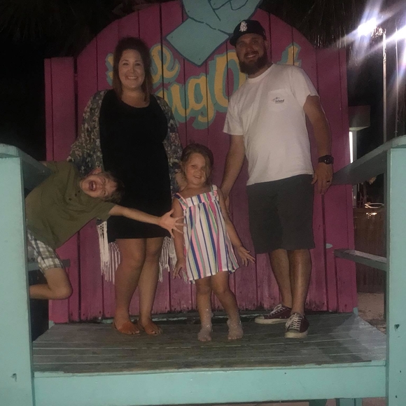 Meet your Posher, Hollie - Picture 1 of 1